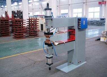 Podwójne cylindry Wioślarstwo Rzutowa maszyna do zgrzewania punktowego Automatyczna siatka druciana 1000mm